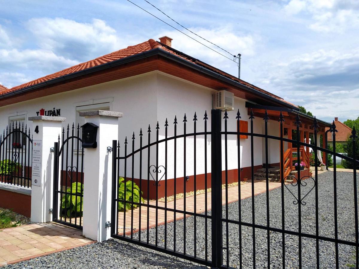 Tulipan Vendeghaz Apartment Sárospatak Exterior foto